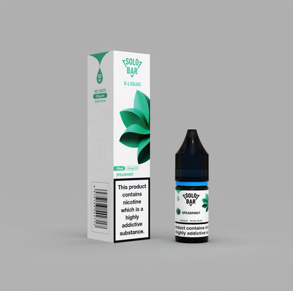 E-liquid bottle and packaging with 'Solobar Nic Salt E-liquid
Spearmint flavour on a gray background